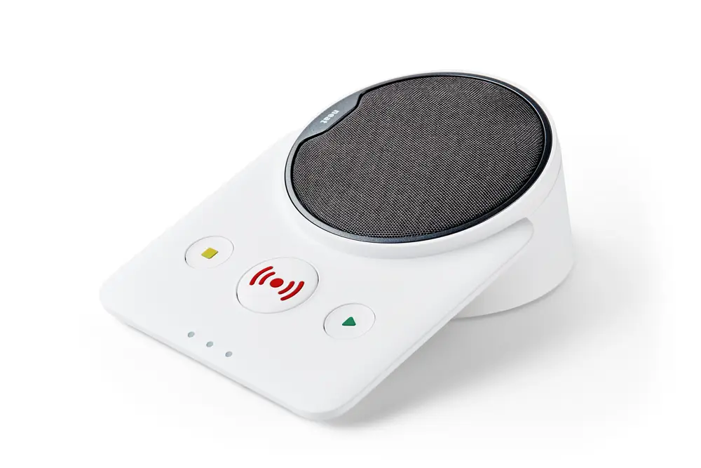 Detailní produktový snímek chytré stacionární základny NOVO a ultralehkého vodotěsného tlačítka SMILE od Legrand Care.